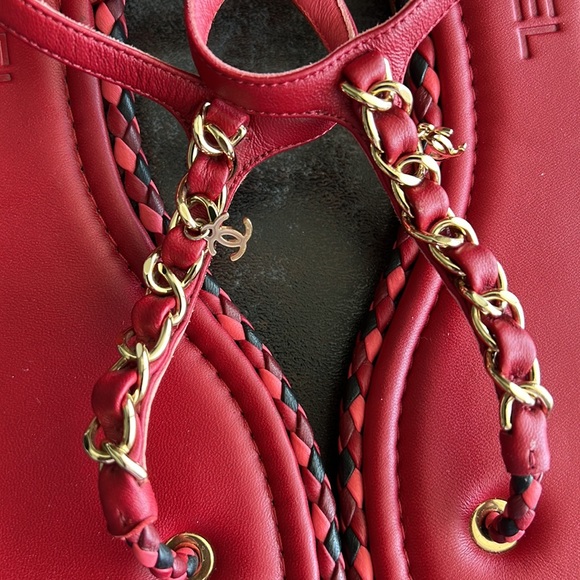 CHANEL Interlocking CC Logo Lambskin T-Strap Sandals - Picture 5 of 11